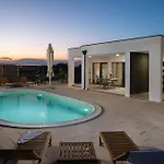 Akadia Kuca Za Odmor Sa Grijanim Bazenom Villa