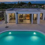Akadia Kuca Za Odmor Sa Grijanim Bazenom Villa