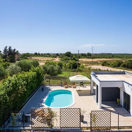 Villa Akadia Kuca Za Odmor Sa Grijanim Bazenom Zadar