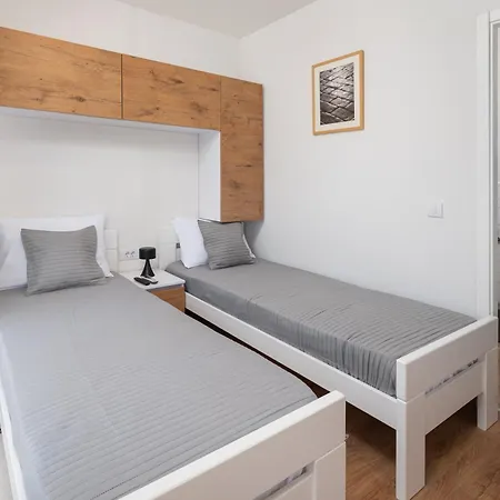 Villa Akadia Kuca Za Odmor Sa Grijanim Bazenom *