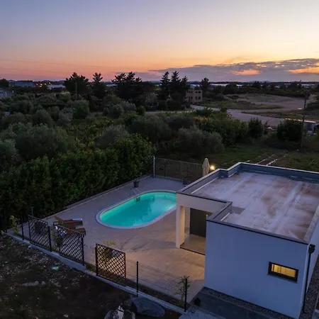 Villa Akadia Kuca Za Odmor Sa Grijanim Bazenom