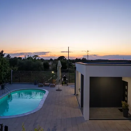 Akadia Kuca Za Odmor Sa Grijanim Bazenom Villa Zadar
