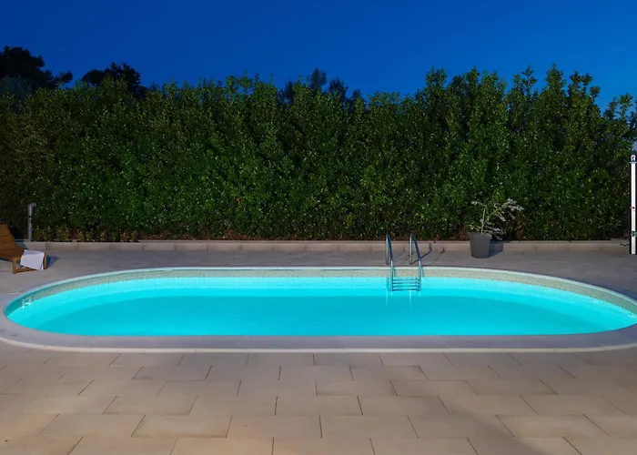 Villa Akadia Kuca Za Odmor Sa Grijanim Bazenom *