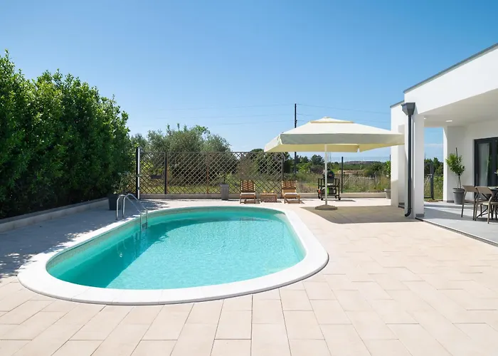 Akadia Kuca Za Odmor Sa Grijanim Bazenom *