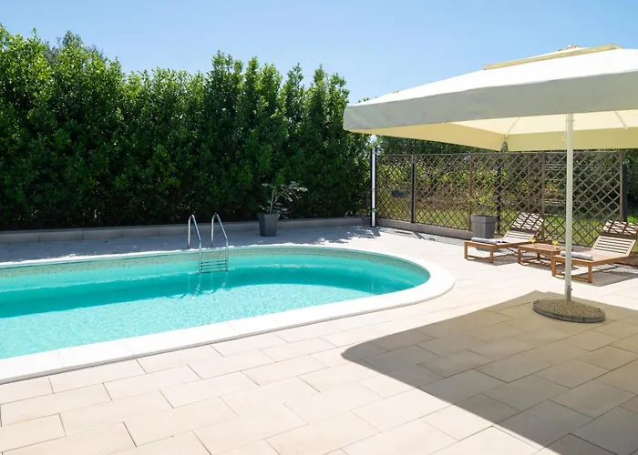 Akadia Kuca Za Odmor Sa Grijanim Bazenom Zára