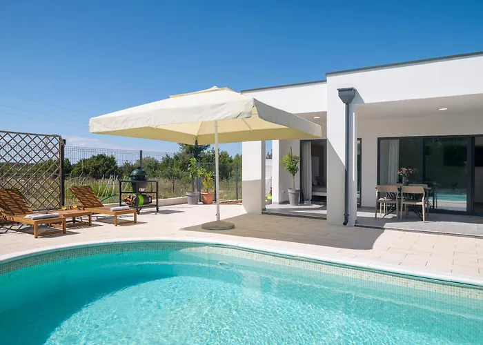 Villa Akadia Kuca Za Odmor Sa Grijanim Bazenom *