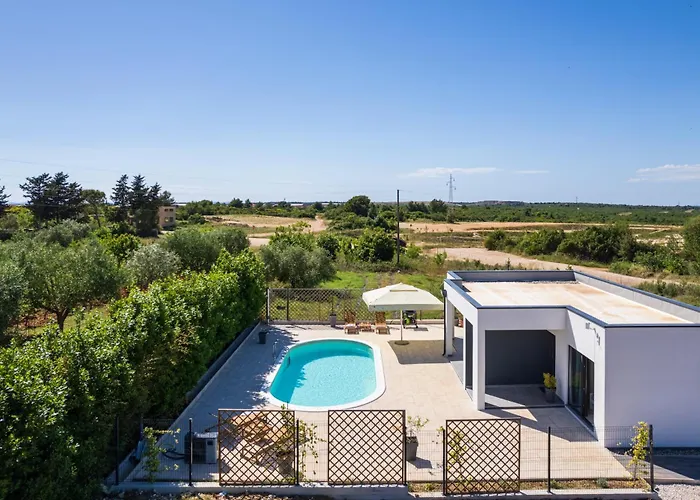 Villa Akadia Kuca Za Odmor Sa Grijanim Bazenom Zára