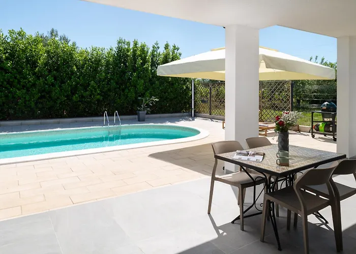 Akadia Kuca Za Odmor Sa Grijanim Bazenom *