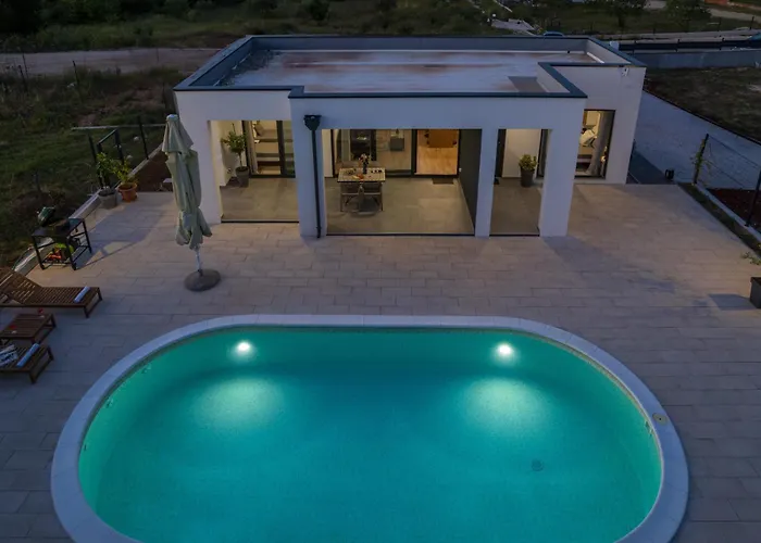 Villa Akadia Kuca Za Odmor Sa Grijanim Bazenom *