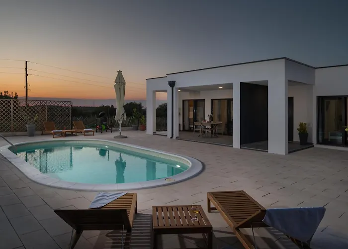 Villa Akadia Kuca Za Odmor Sa Grijanim Bazenom Zára