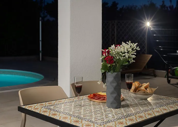 Akadia Kuca Za Odmor Sa Grijanim Bazenom *