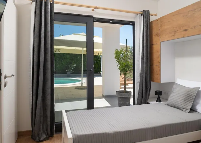 Villa Akadia Kuca Za Odmor Sa Grijanim Bazenom