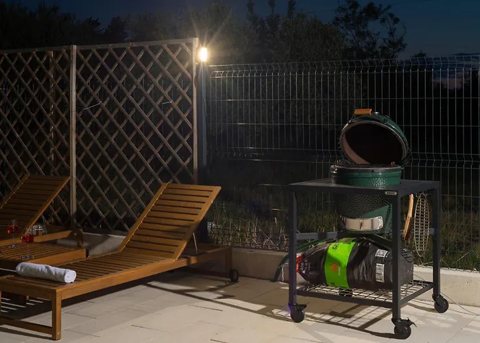 Akadia Kuca Za Odmor Sa Grijanim Bazenom *