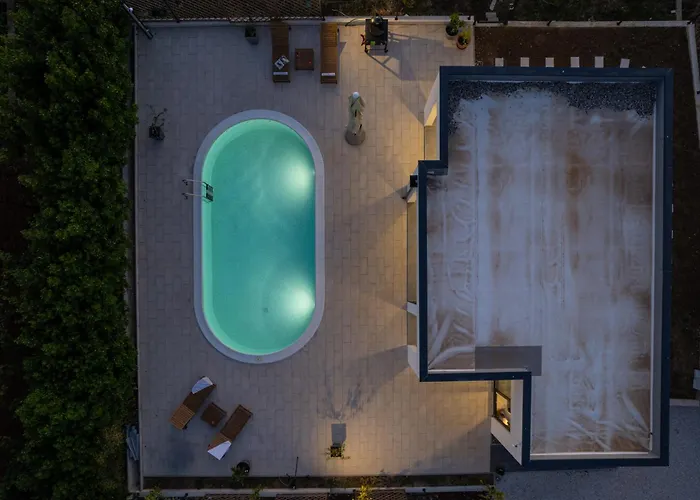 Akadia Kuca Za Odmor Sa Grijanim Bazenom Villa Zára